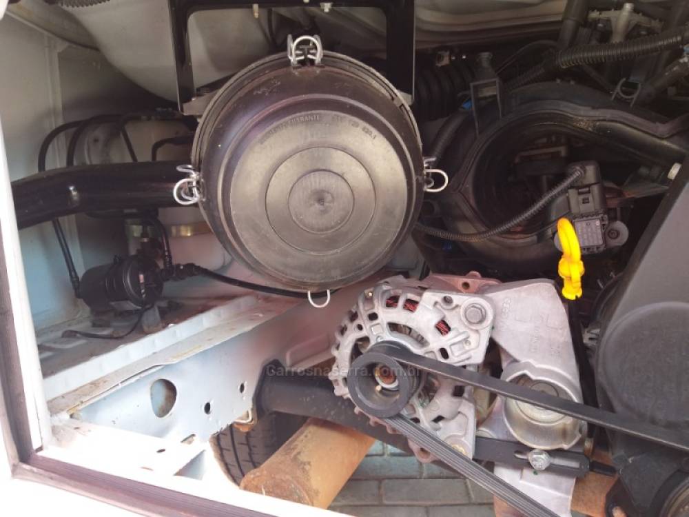 VOLKSWAGEN - KOMBI - 2013/2014 - Branca - Sob Consulta