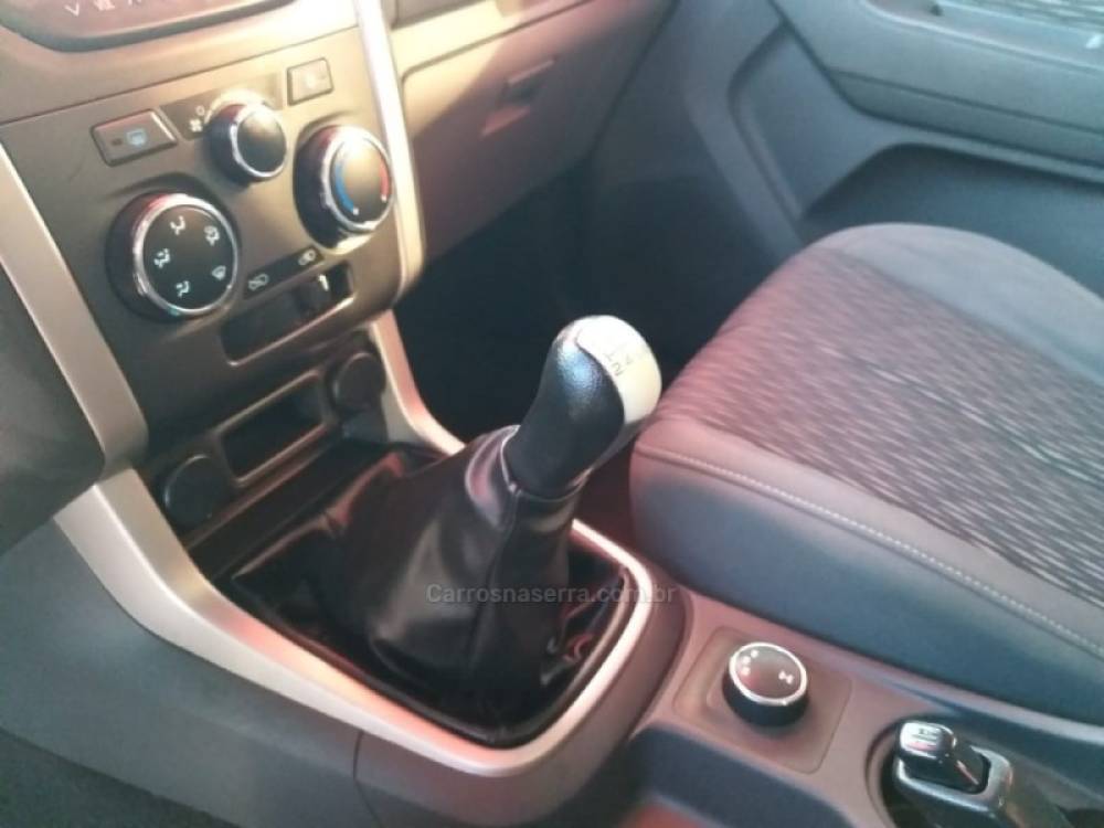 CHEVROLET - S10 - 2015/2015 - Branca - R$ 102.800,00