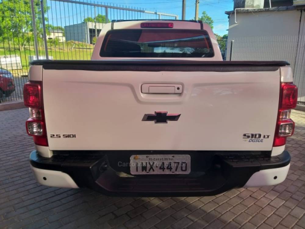 CHEVROLET - S10 - 2015/2015 - Branca - R$ 102.800,00