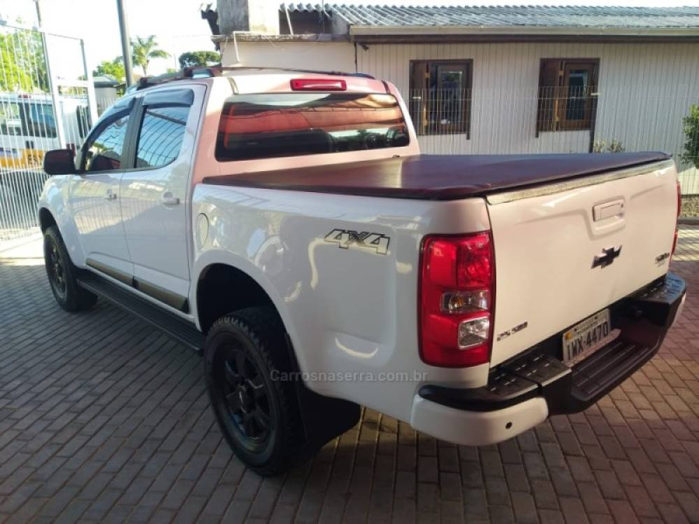 CHEVROLET - S10 - 2015/2015 - Branca - R$ 102.800,00